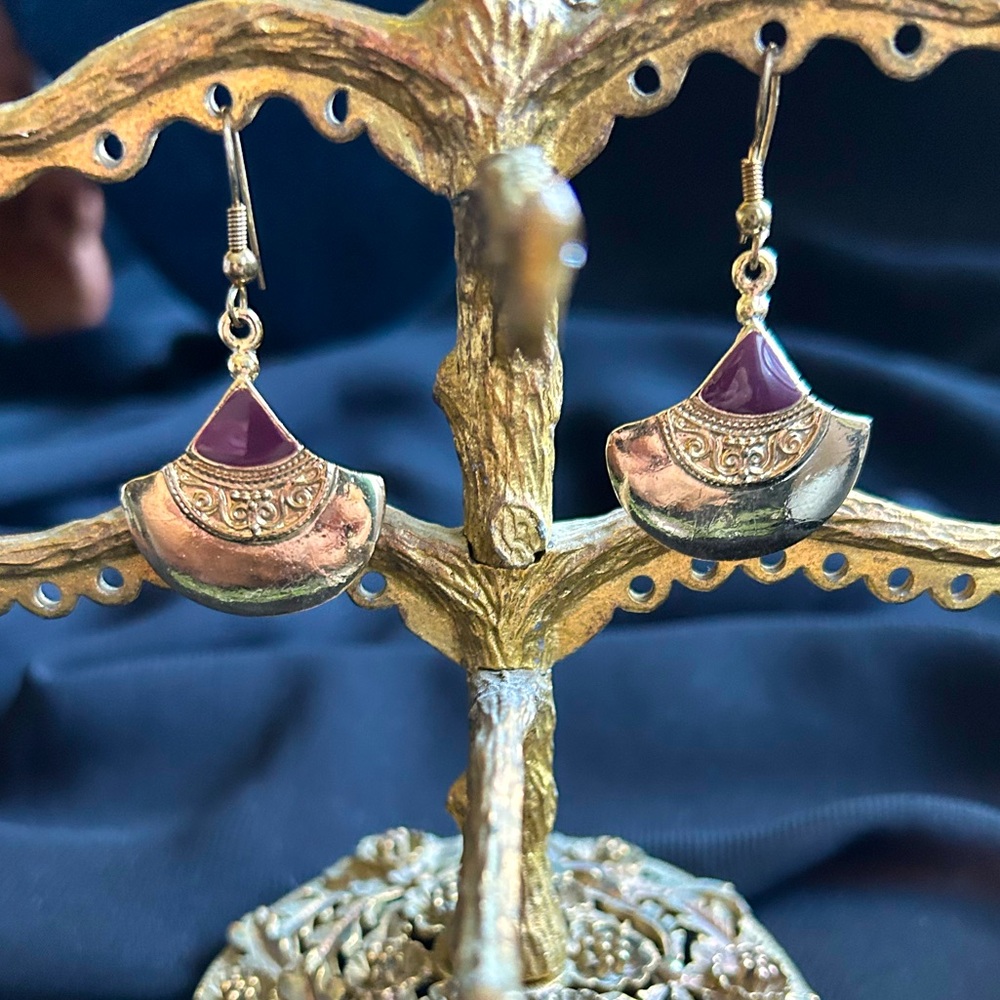 VTG Gold tone Metal and purple enamel Fish hook dangle earrings. Unbranded